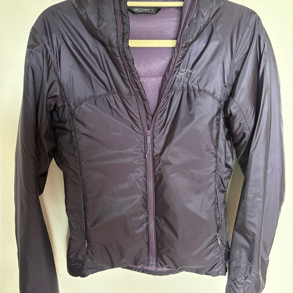 Arc'teryx Women's Hooded Dark Purple Puffer Jacket, Small